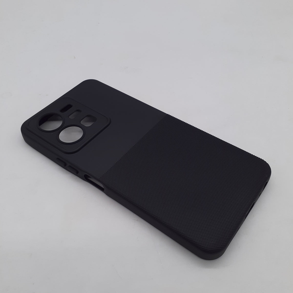 Vivo Y22 Soft TPU Protective Cover – Slim Shockproof Silicone Back Case with Anti-Slip Grip & Raised Edges